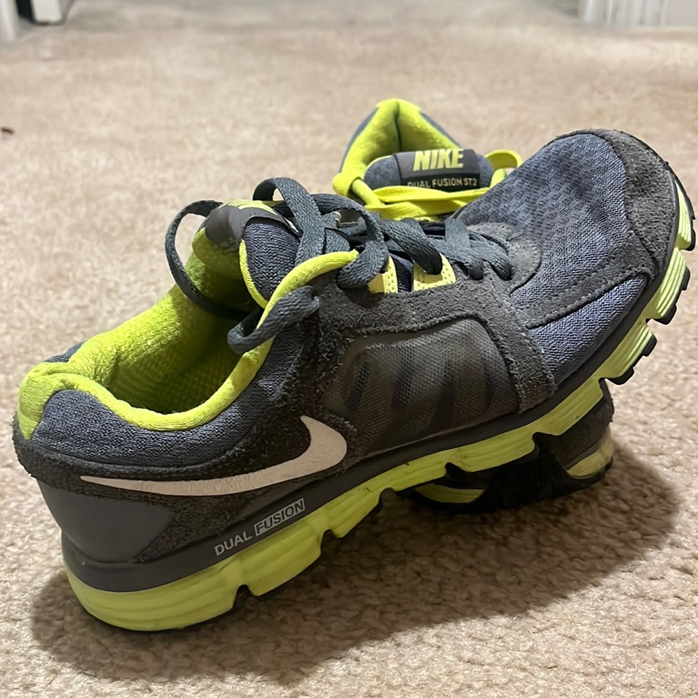 Nike tennis shoes